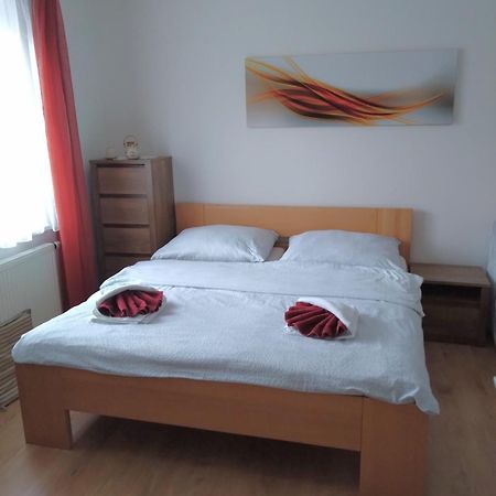 Bile Domky Apartment Lednice Bagian luar foto