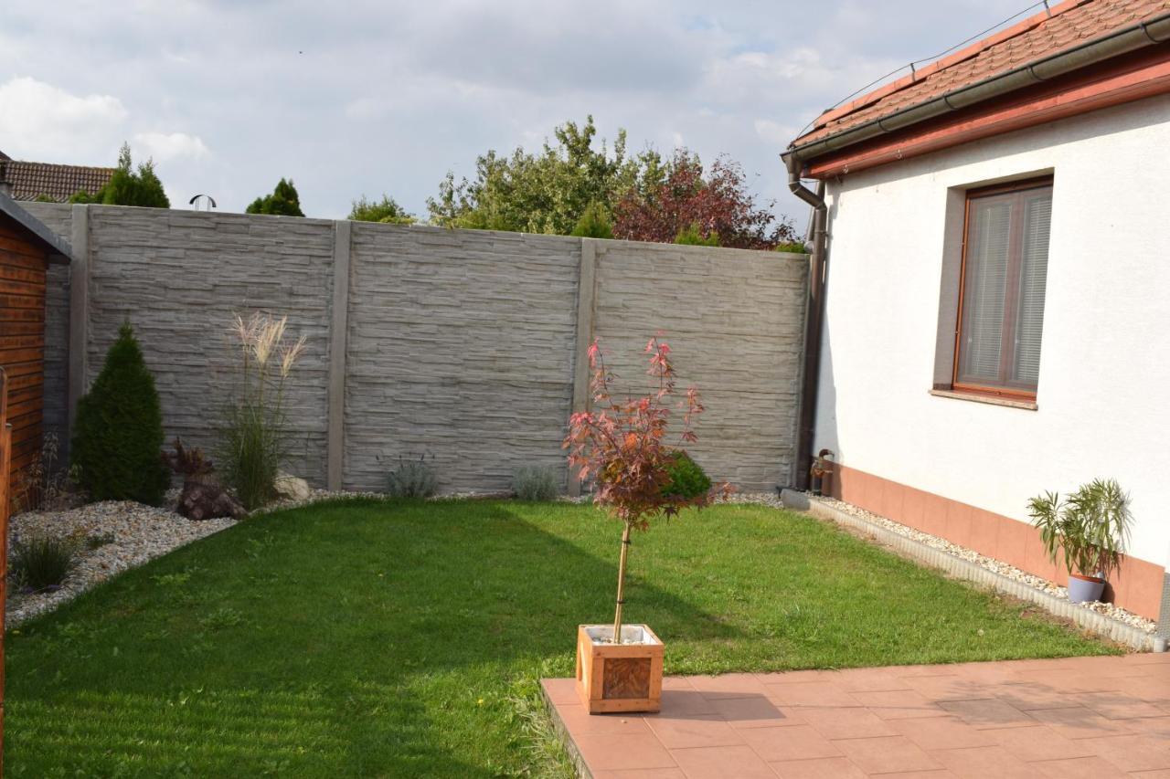 Bile Domky Apartment Lednice Bagian luar foto