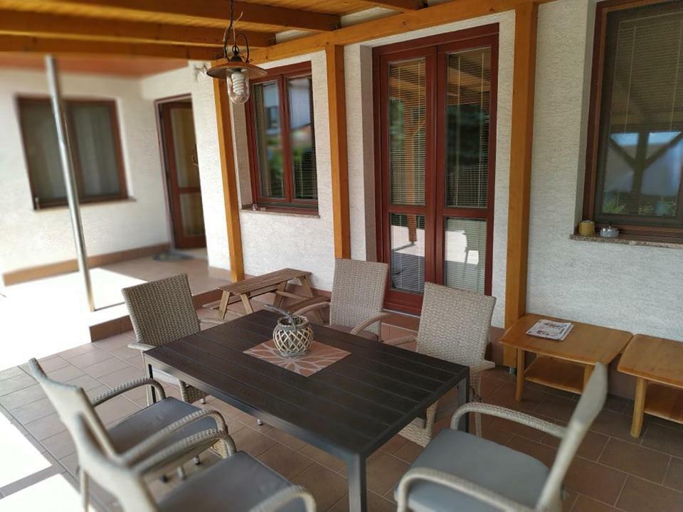 Bile Domky Apartment Lednice Bagian luar foto