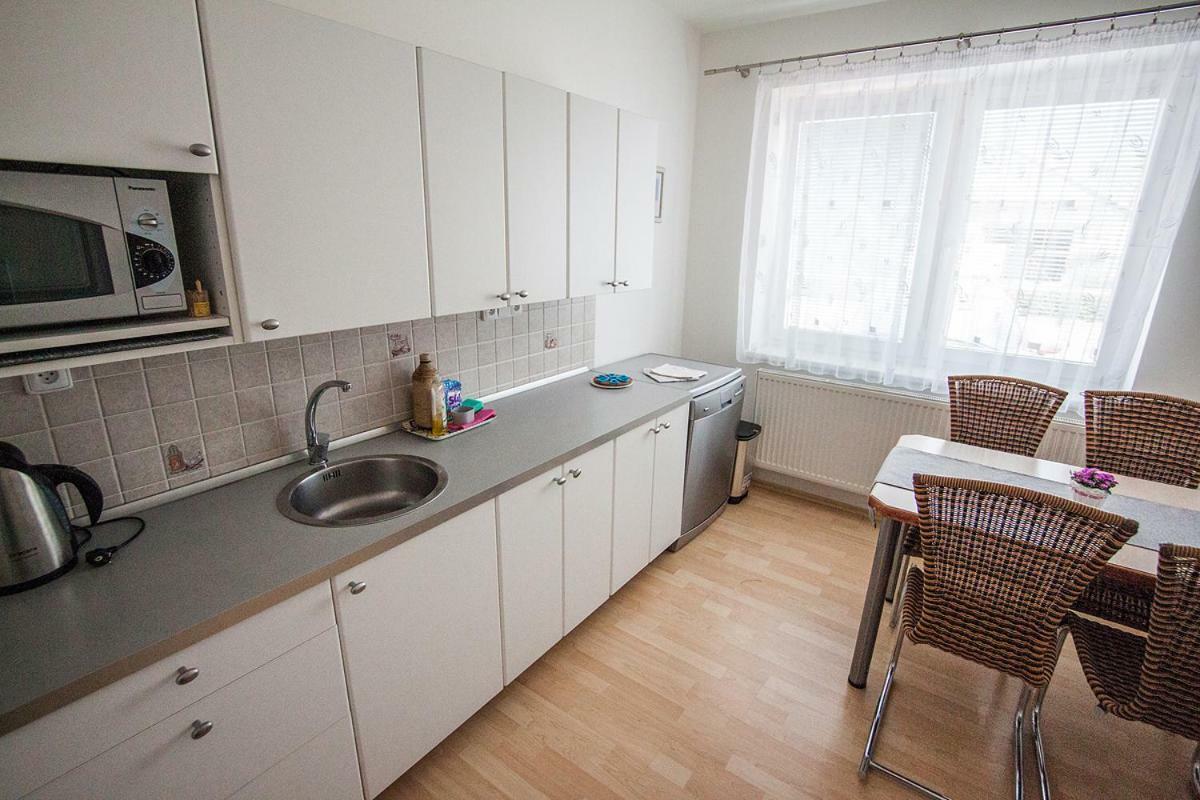 Bile Domky Apartment Lednice Bagian luar foto