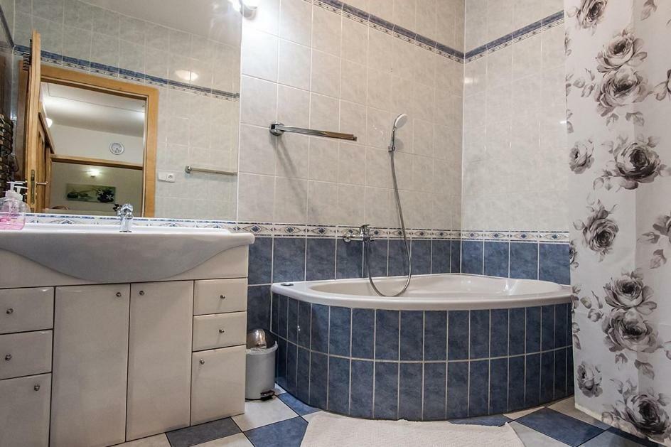 Bile Domky Apartment Lednice Bagian luar foto