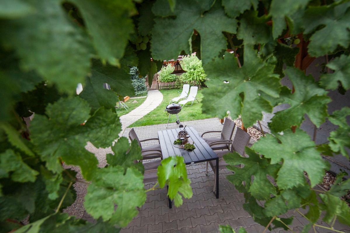 Bile Domky Apartment Lednice Bagian luar foto
