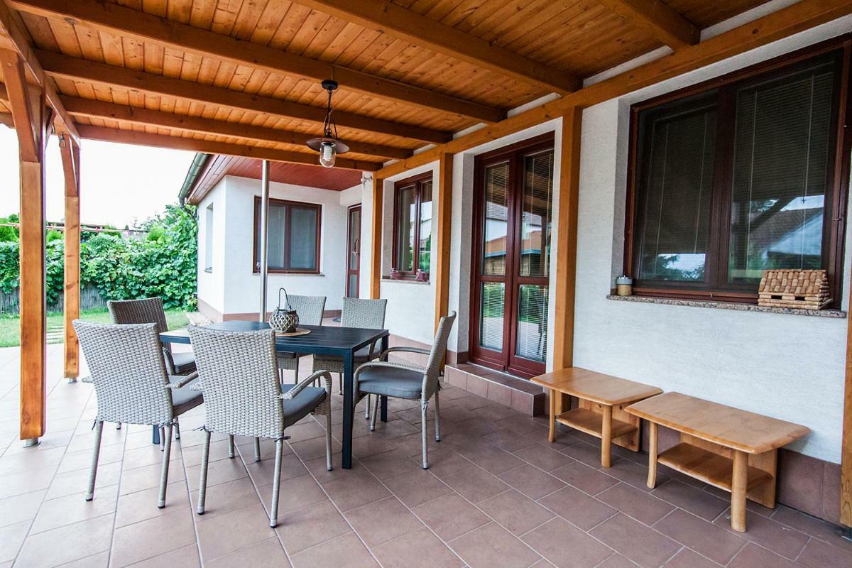 Bile Domky Apartment Lednice Bagian luar foto
